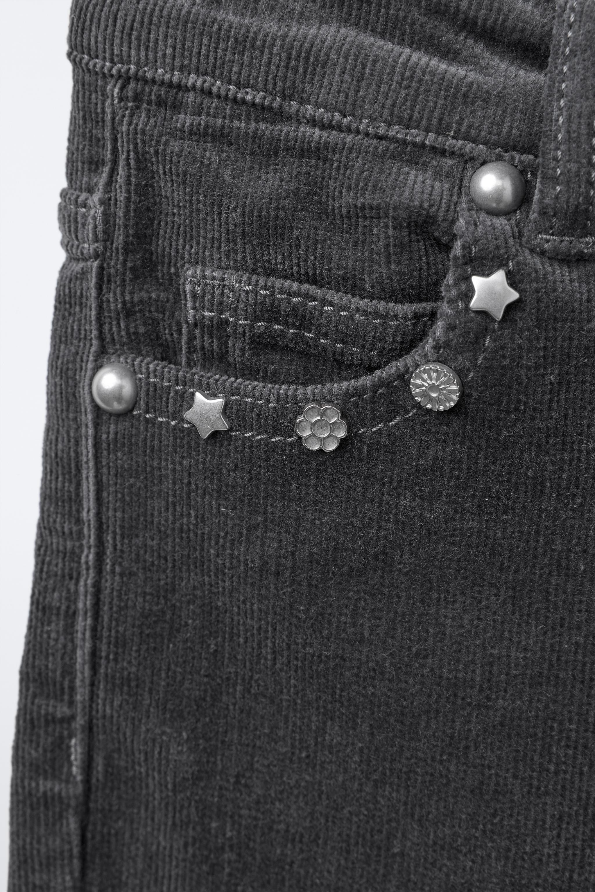 PANTALON DROIT EN VELOURS CÔTELÉ À CLOUS